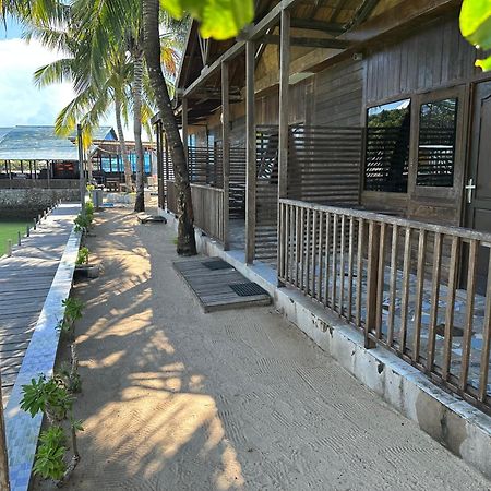 Mooi Park Hotel Sorong Bagian luar foto