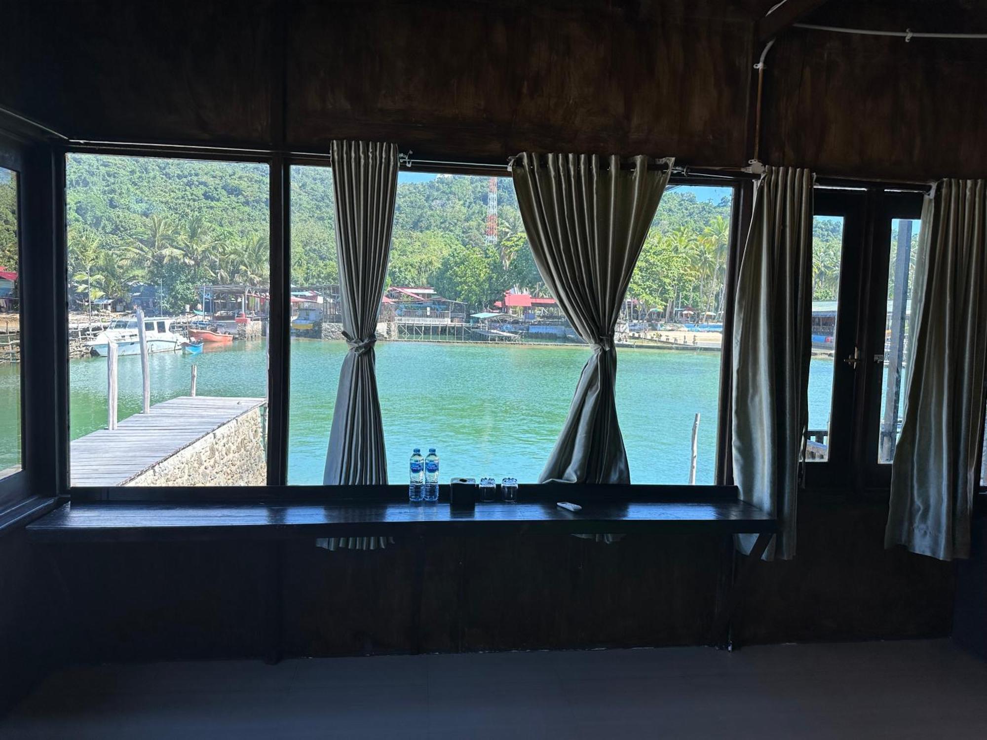 Mooi Park Hotel Sorong Bagian luar foto