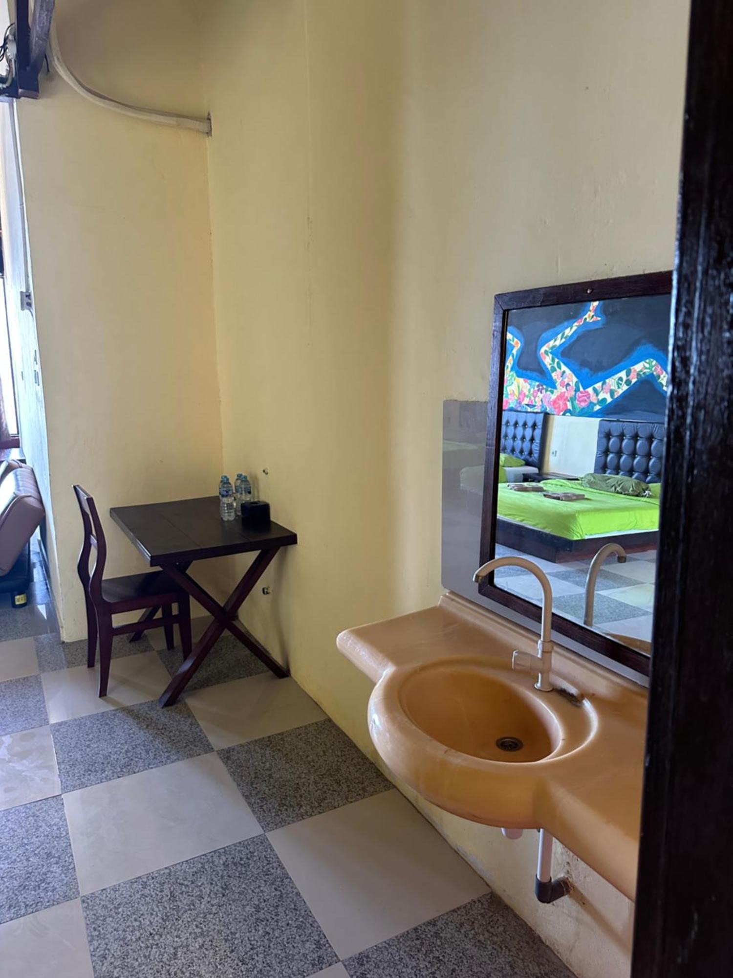 Mooi Park Hotel Sorong Bagian luar foto