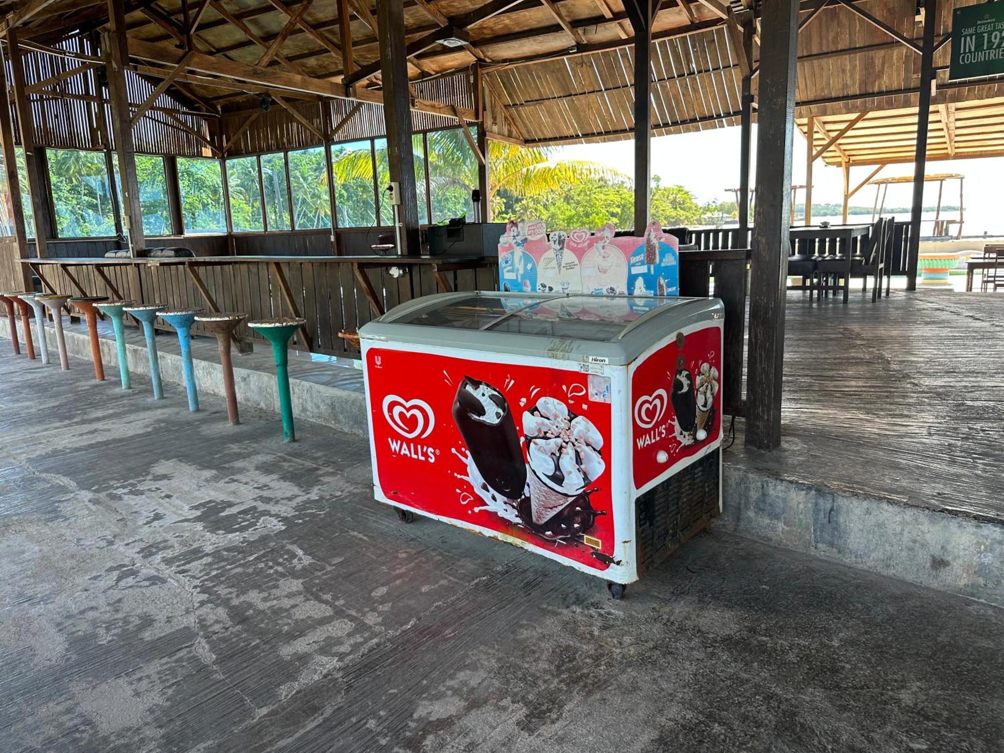 Mooi Park Hotel Sorong Bagian luar foto