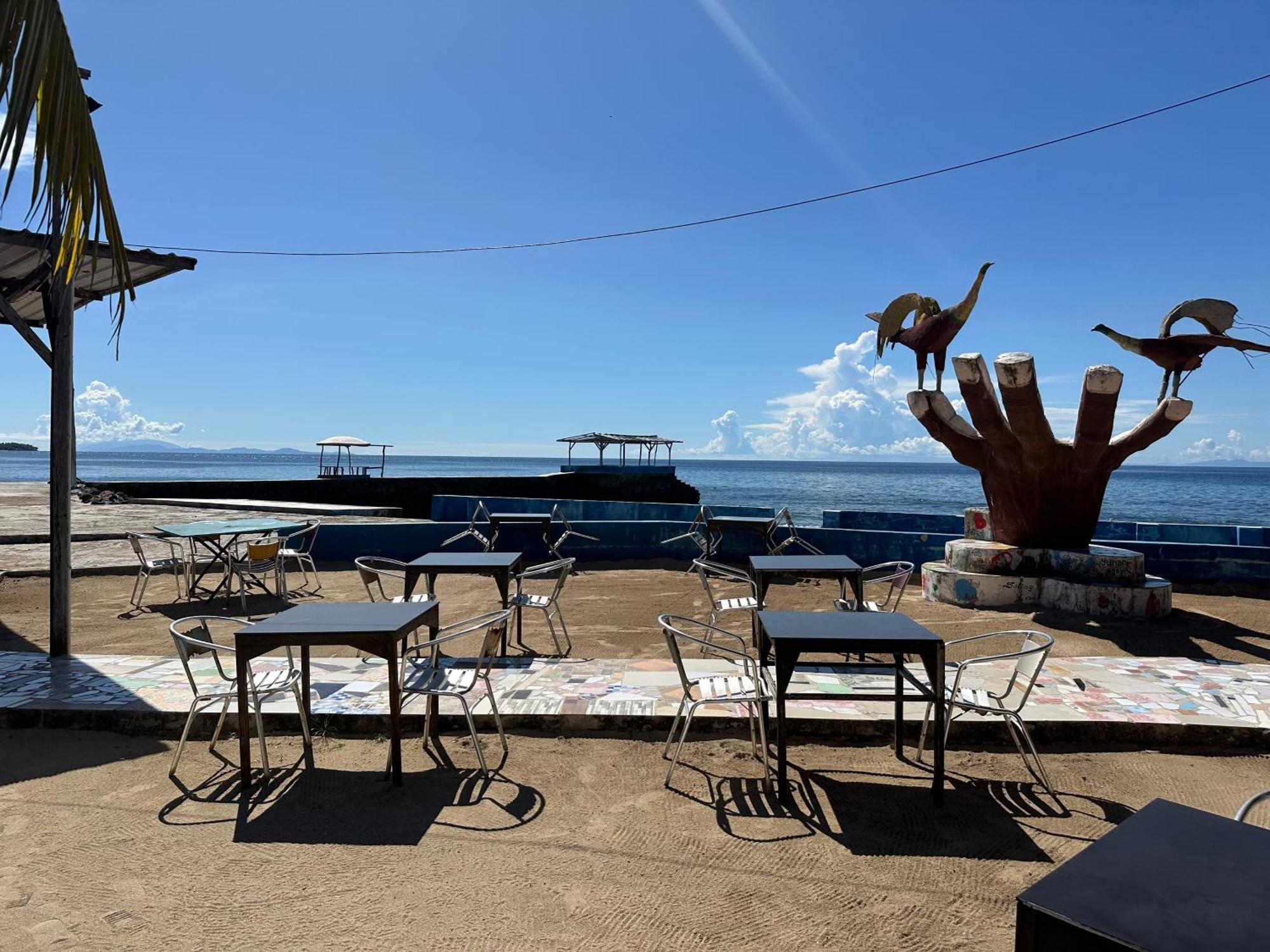 Mooi Park Hotel Sorong Bagian luar foto