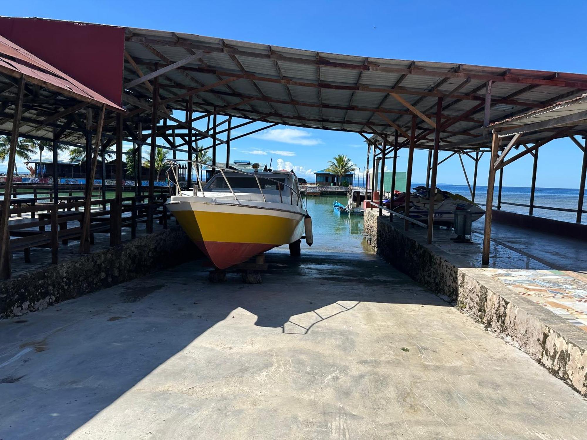 Mooi Park Hotel Sorong Bagian luar foto