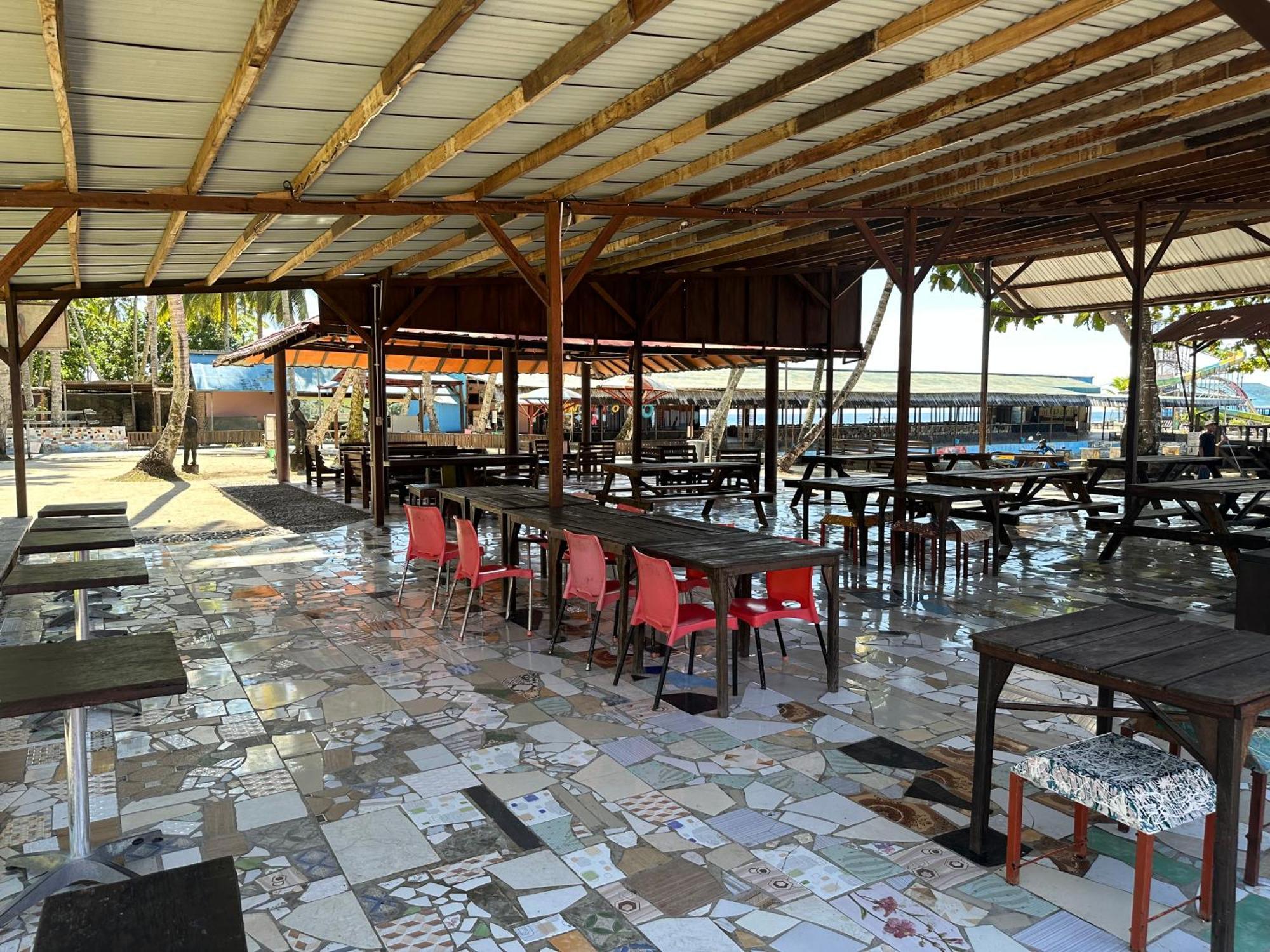 Mooi Park Hotel Sorong Bagian luar foto